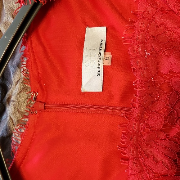 Red lace size 6 double lined dress - Picture 4 of 6
